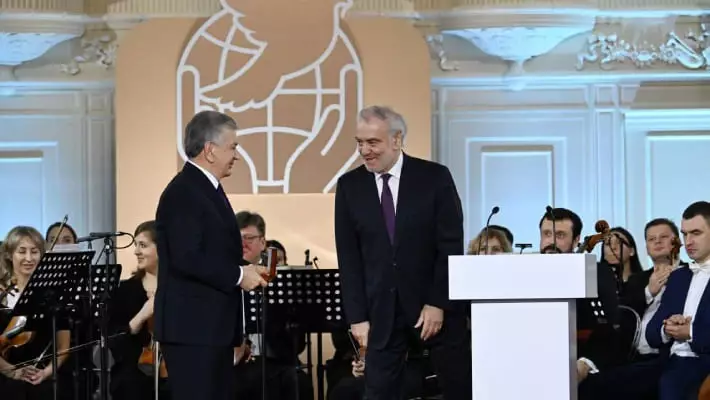 Шавкату Мирзиёеву вручили премию мира имени Льва Толстого