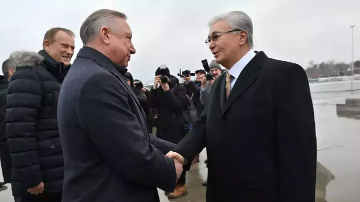 Президент Казахстана прибыл в Санкт-Петербург, Россия.