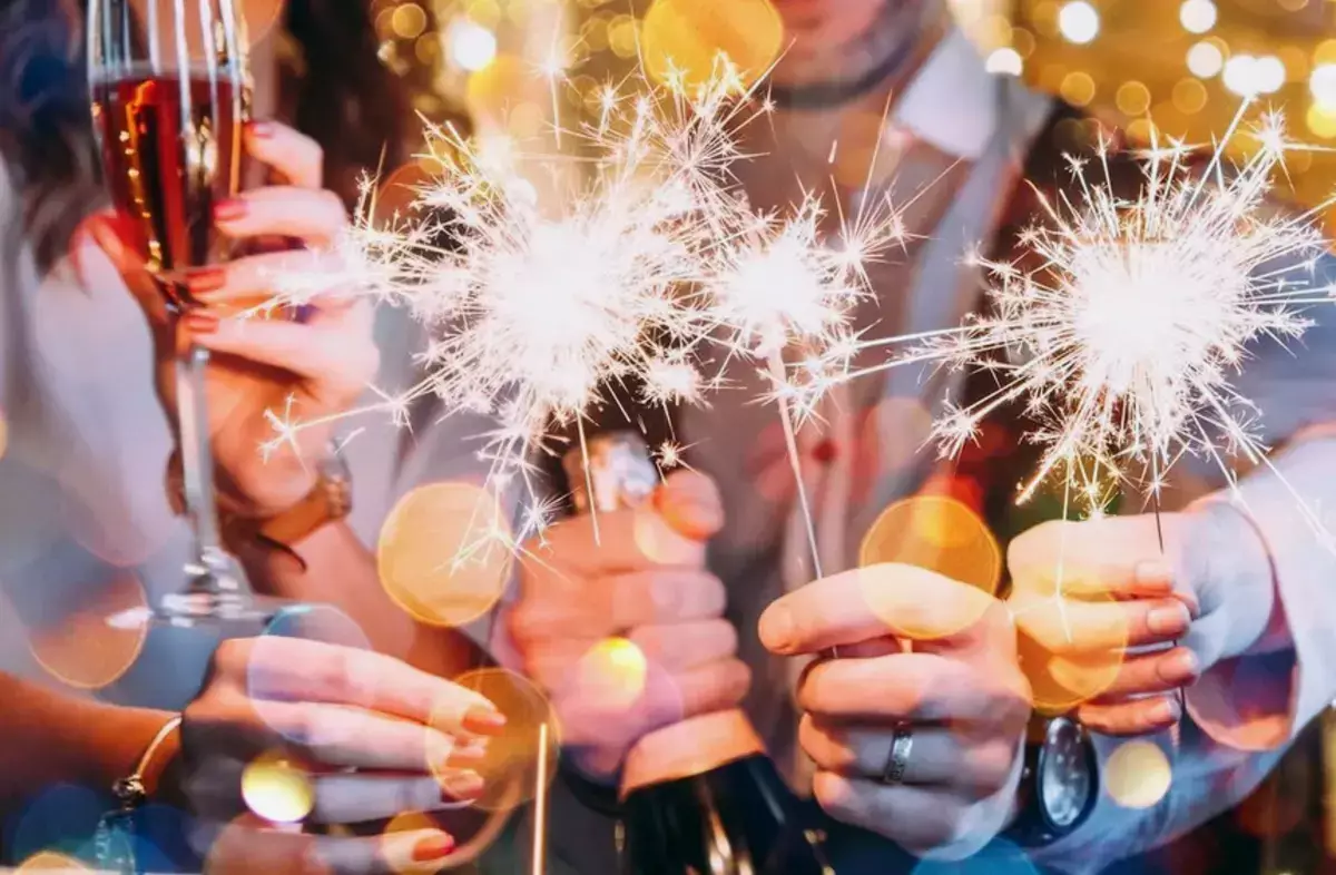 Казахстанцы стали массово отказываться от новогодних корпоративов - новости на Lada.kz 21.12.2025