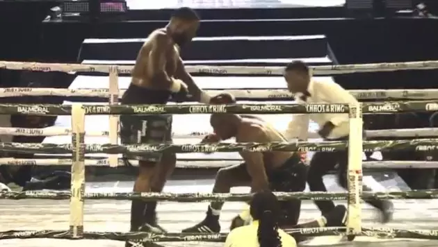 Досрочный финиш решил исход главного боя вечера бокса