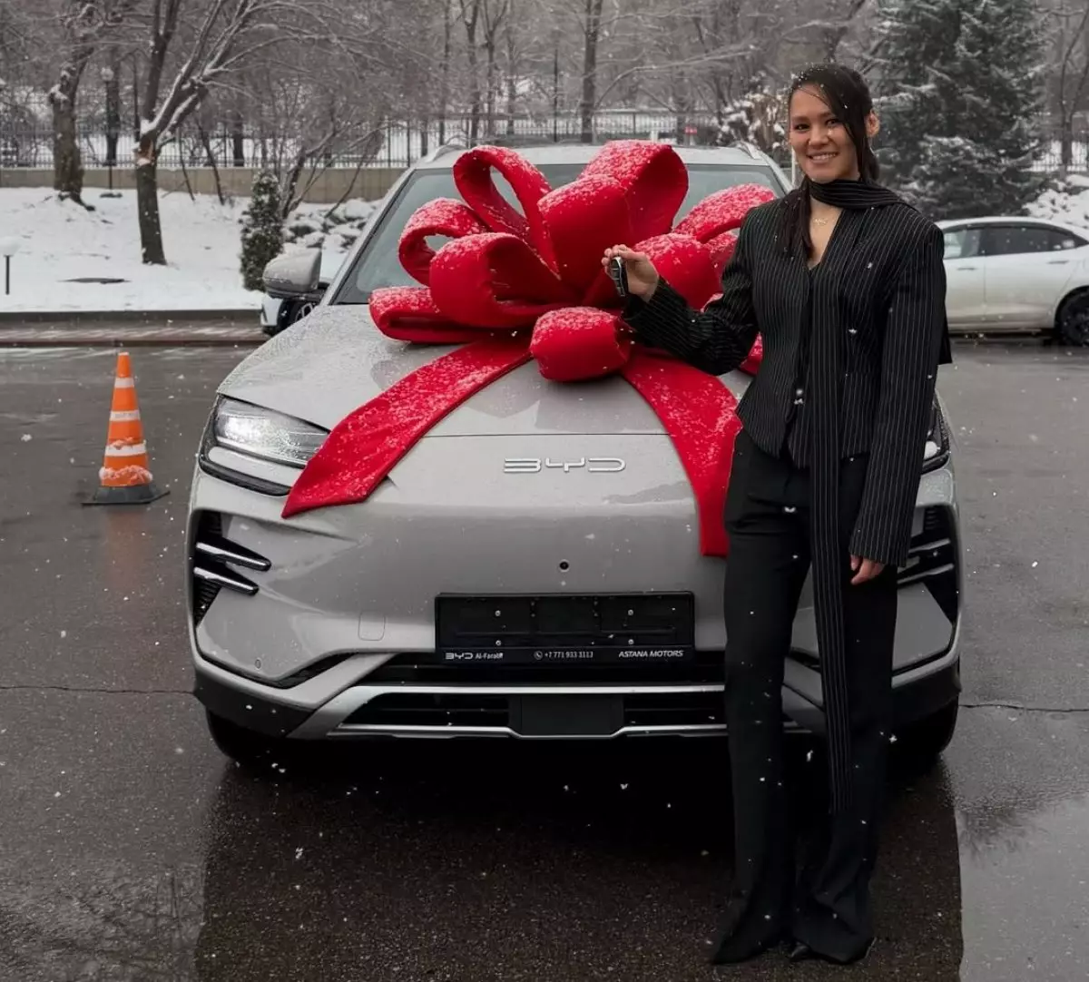 Боксерше Алуа Балкибековой подарили автомобиль в Алматы (ВИДЕО)