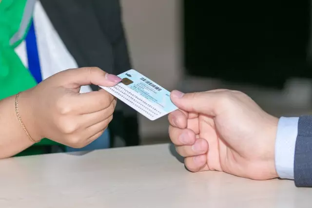 Жаңа жылдан бастап қазақстандықтар жеке куәлікті тегін алады