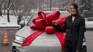 Алматының бокс федерациясы әлем чемпионы Алуа Балқыбековаға автокөлік сыйлады