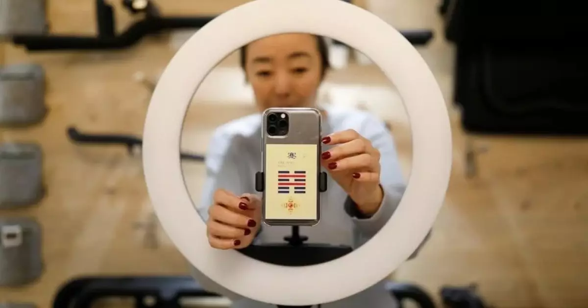  Өлуге де рұқсат жоқ. Қытай блогерлері әбден болдырса да эфирге шығуға мәжбүр 