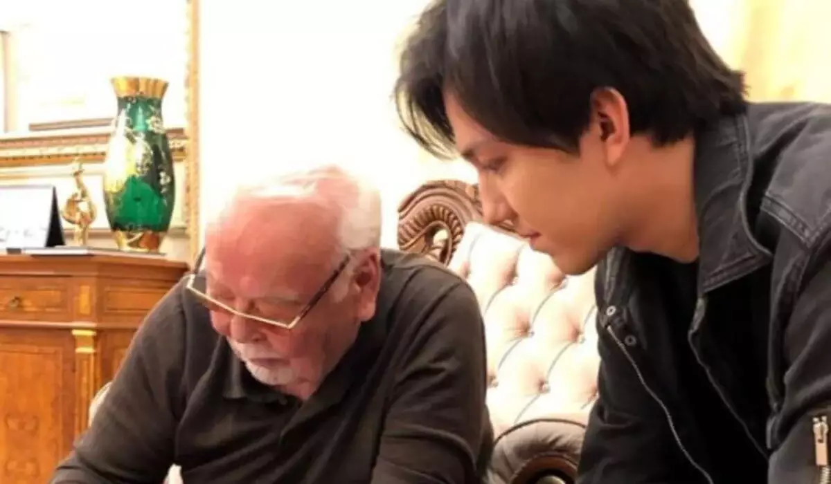 Димаш Кудайберген выразил соболезнования в связи с уходом Асанали Ашимова