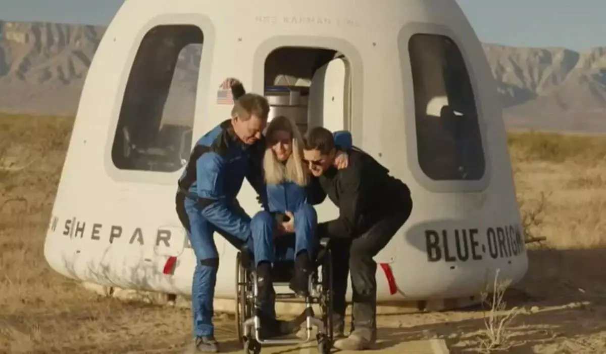 Впервые в космос отправился человек в инвалидной коляске