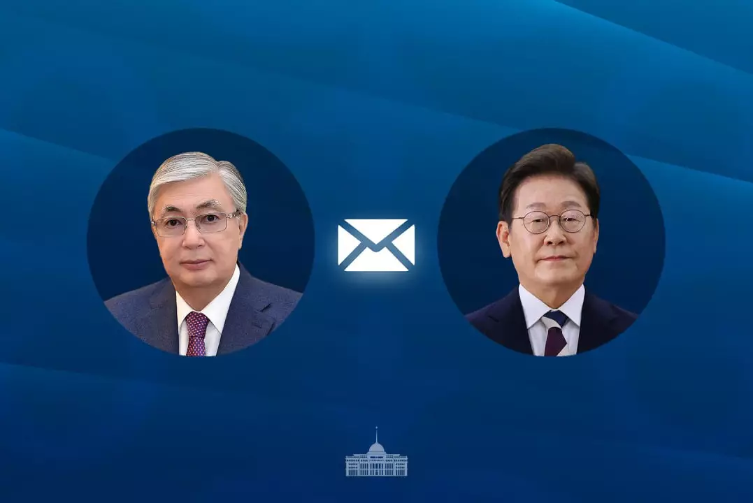Токаев поздравил лидера Кореи с днём рождения