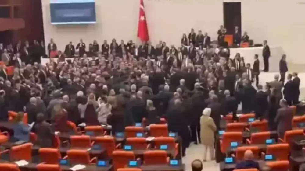 Депутаты подрались в парламенте Турции из-за бюджета