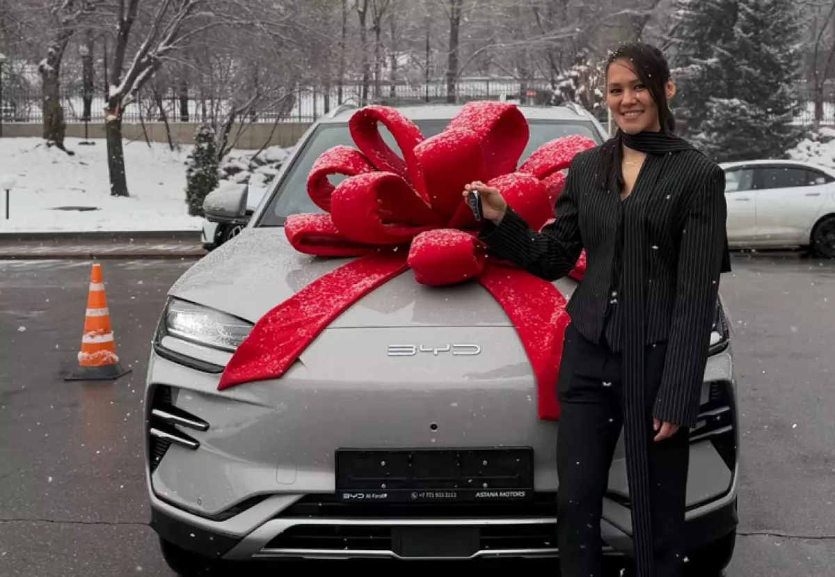 Алуа Балқыбековаға алматылықтар көлік мінгізді