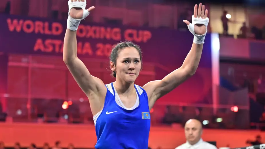 Двукратной чемпионке мира по боксу Алуа Балкибековой подарили автомобиль