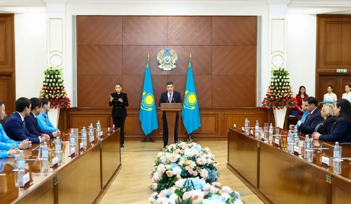 Бектенов Сурдлимпиада ойындарына қатысқан Қазақстан спортшыларын марапаттады