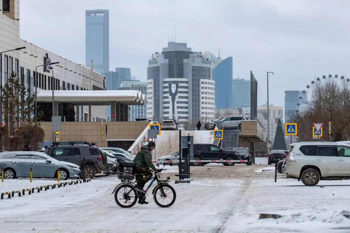 Парковки Астаны перешли в коммунальную собственность города