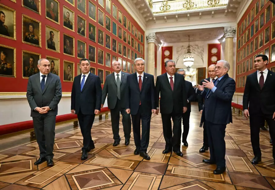 Тоқаев Эрмитажды аралап көрді