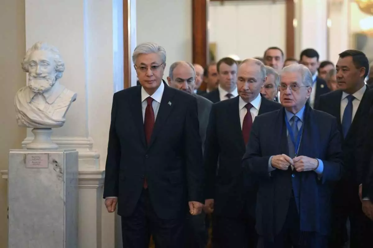 Токаев и лидеры стран СНГ посетили Эрмитаж