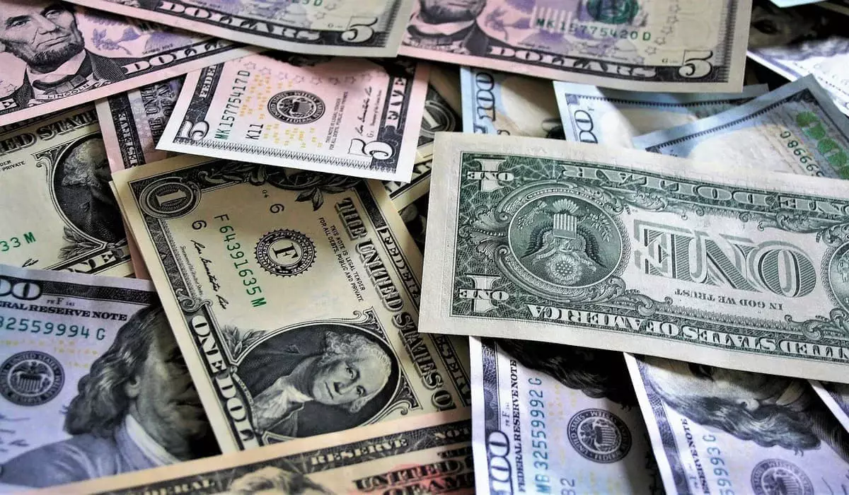 Курс доллара на KASE снизился до 515 тенге