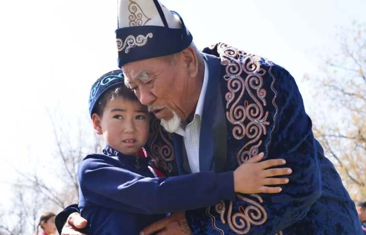 «Әпшу берші!»: Неге үлкендер кішкентай балалардан осылай сұрайды және оның сыры неде?