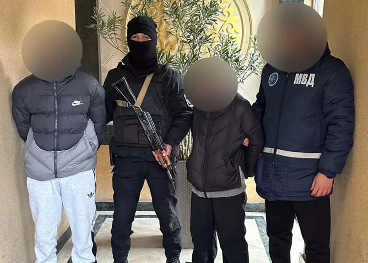 С поличным и на камеру: в Актау пресечена деятельность наркосбытчиков - новости на Lada.kz 22.12.2025