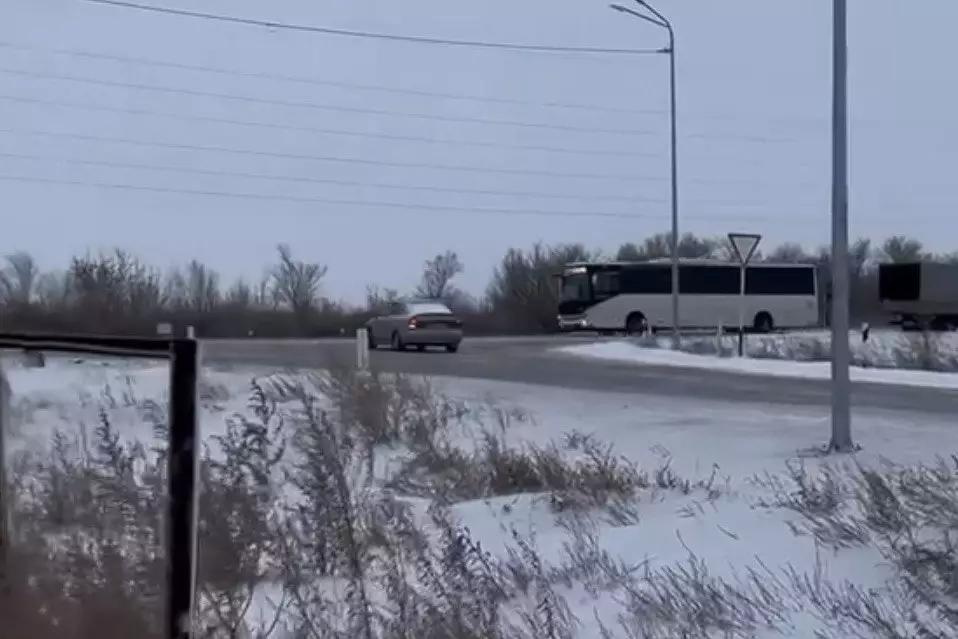 Автобуссыз қалған ауыл: Ақмола тұрғындары өмірін қатерге тігіп жүр