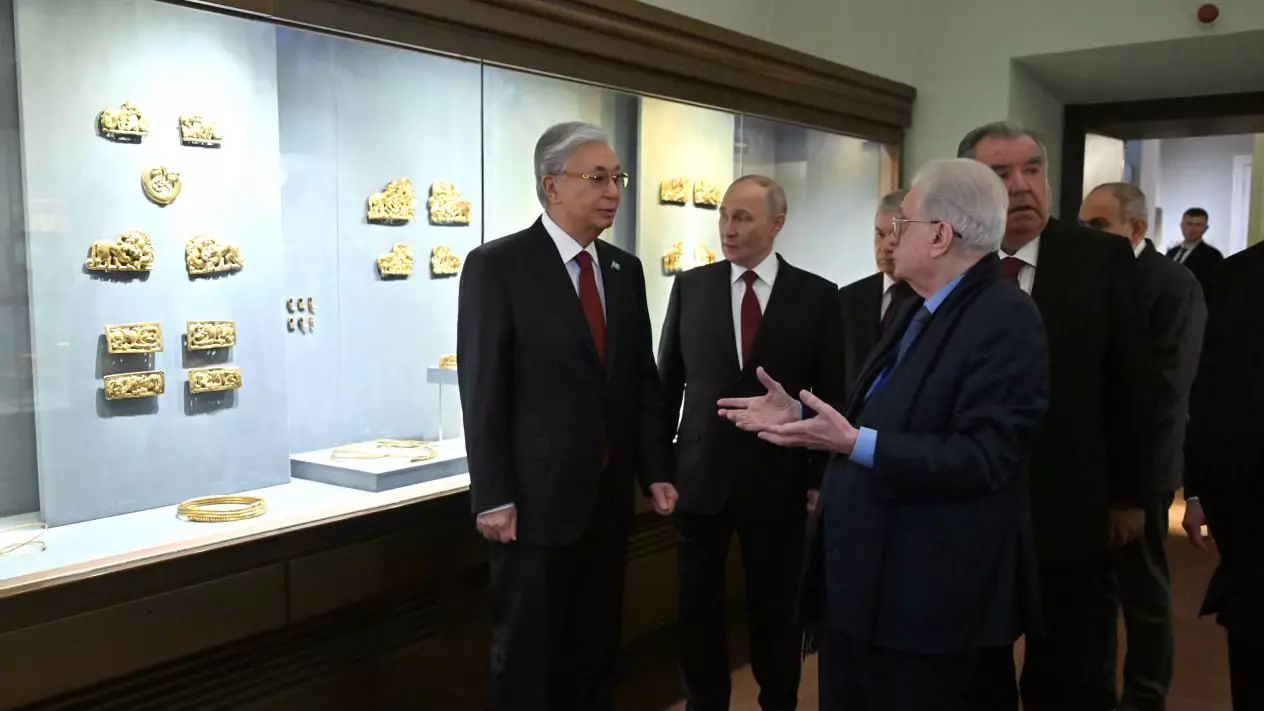  Қасым-Жомарт Тоқаев Эрмитажды аралады