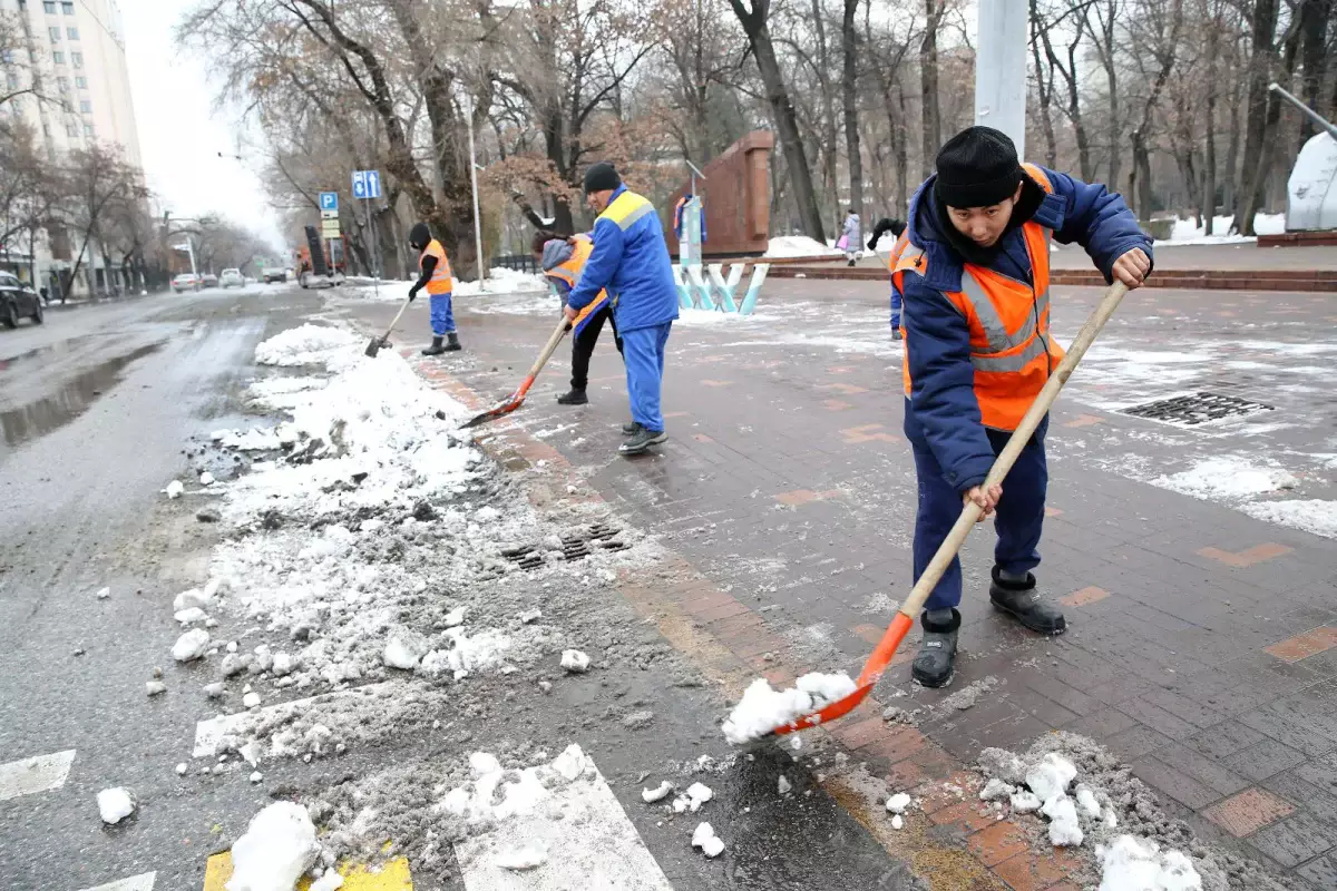В Алматы будет усилена готовность коммунальных служб к новогодним праздникам