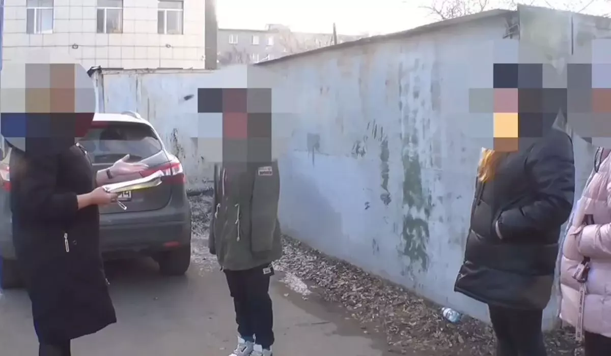 Закладчица прятала наркотики в нижнем белье в Павлодаре (ВИДЕО)