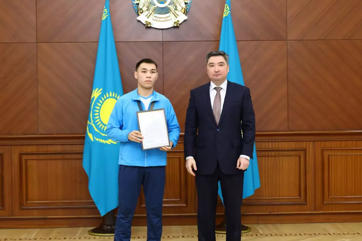 Премьер‑министр отметил достижения атырауского спортсмена на Сурдлимпиаде