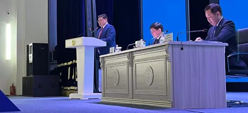 Уақытты өзгерту талқысы: Абай облысының әкімі тұрғындарға 1 сағат ерте келіп-кетуді ұсынды