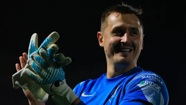 Зарубежный клуб принял решение по вратарю сборной Казахстана после сенсации