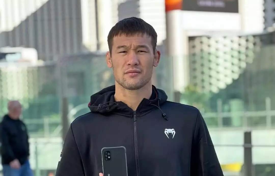 Шавкат Рахмонов ашық аспан астында “қатты режимге” көшті (ФОТО)