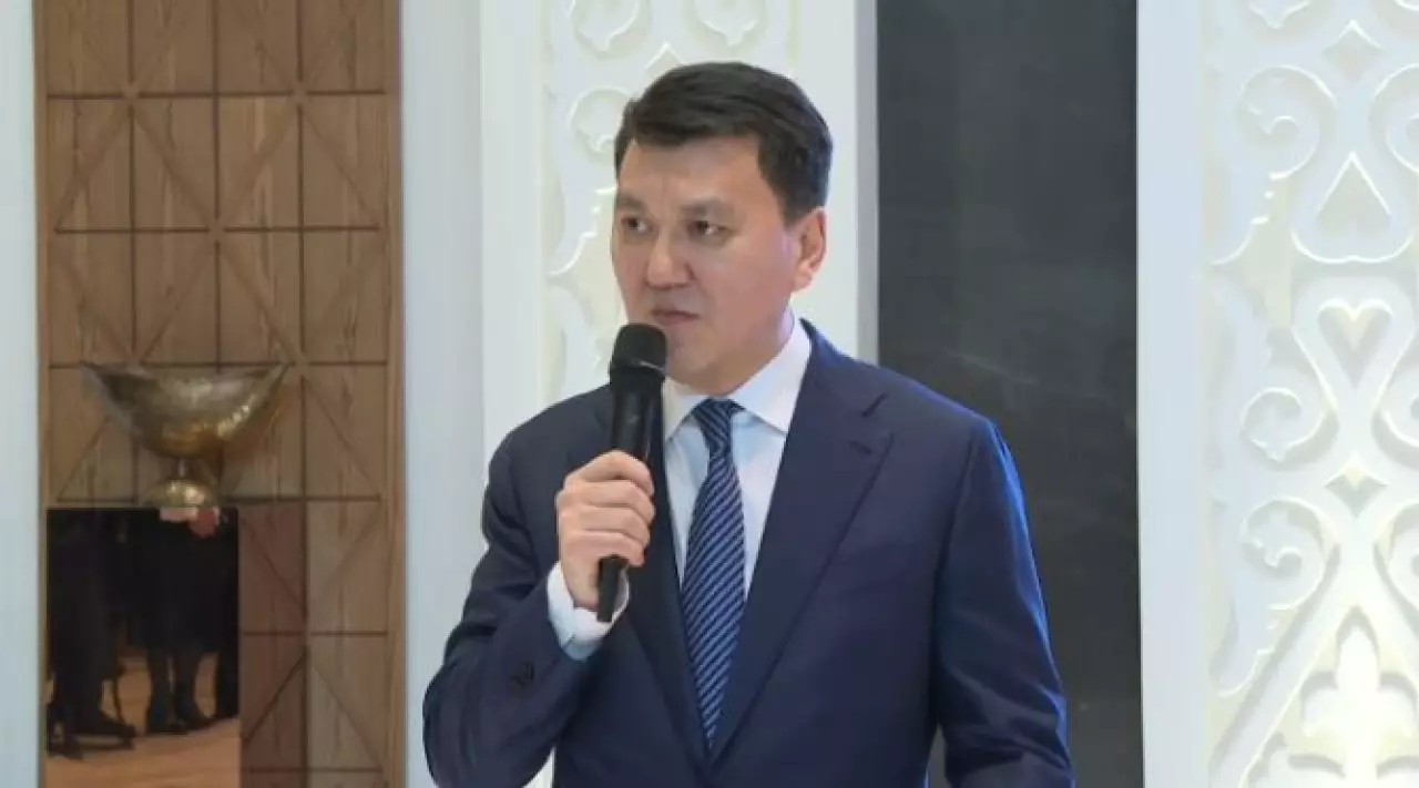 Госсоветник рассказал членам Нацкурултая о значимости и результатах президентских реформ