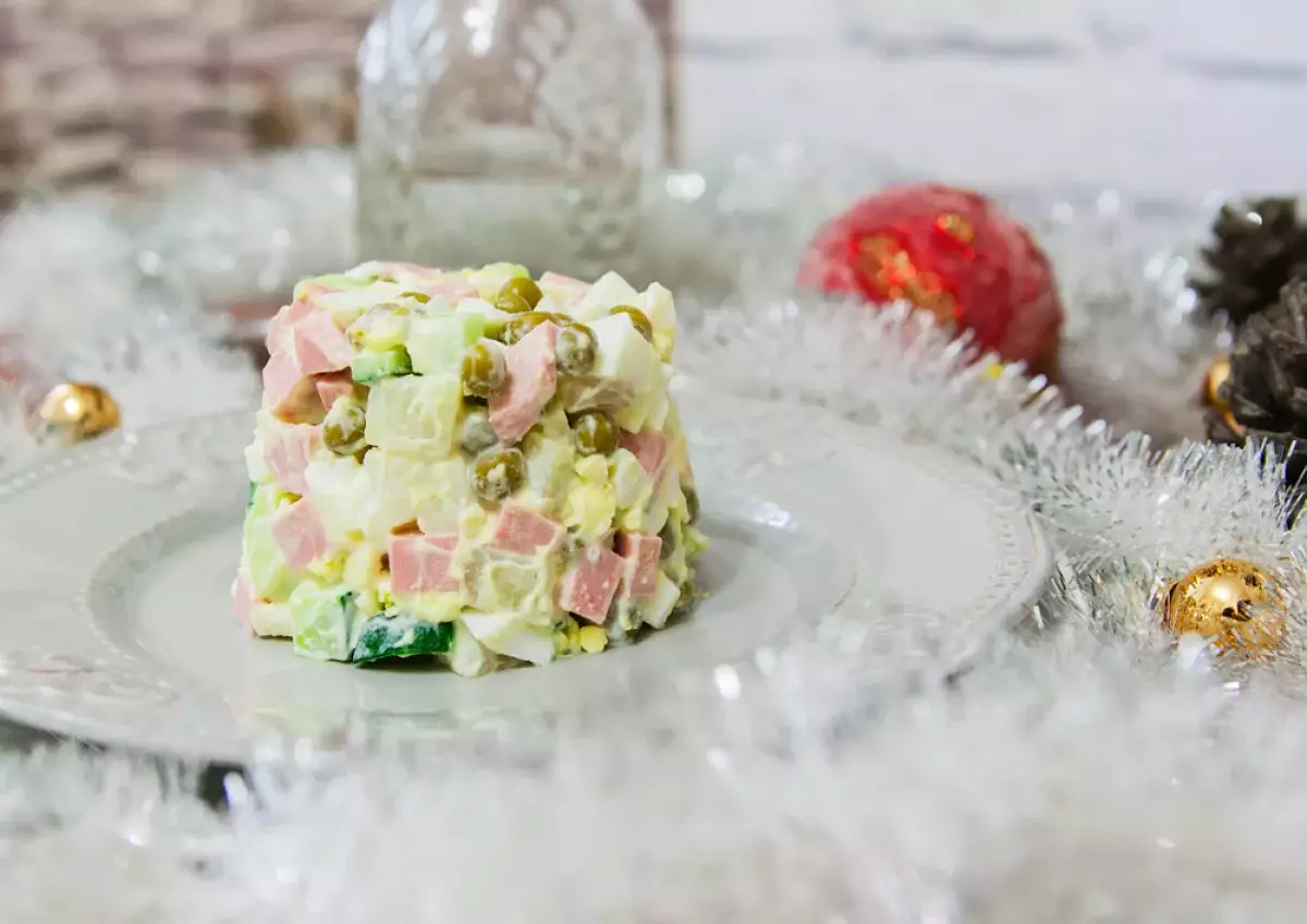 Какие салаты чаще всего готовят на Новый год