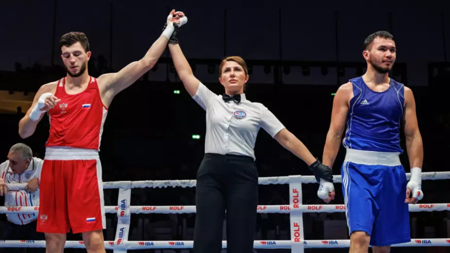 "Черный пиар". Как российский боксер оправдывается за скандальную победу над казахстанцем на ЧМ