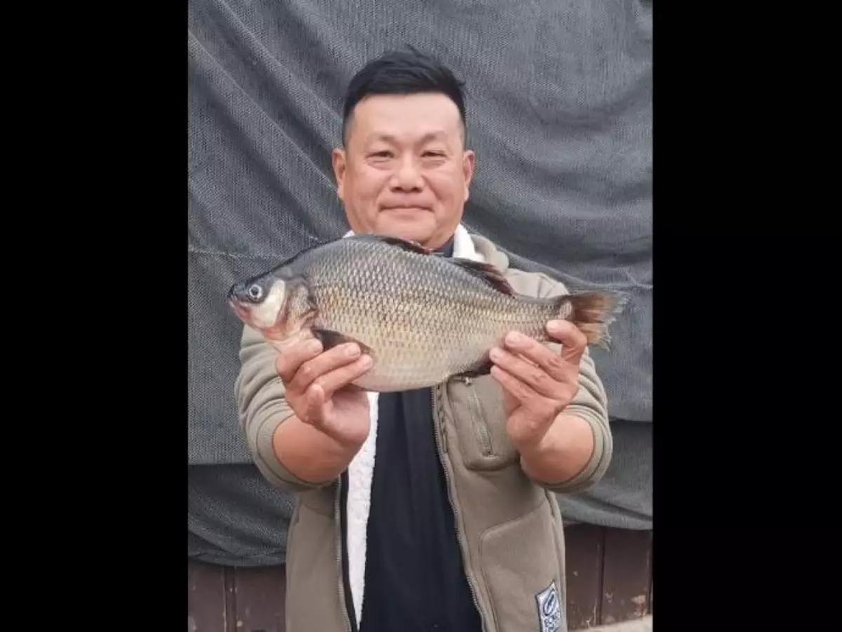 Мужчина поймал рыбу весом 1,47 кг и побил 35-летний рекорд
