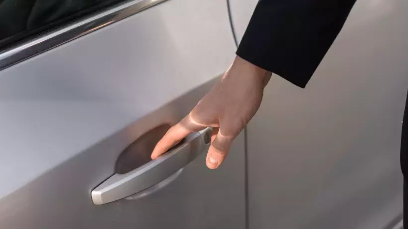 Tesla есіктеріндегі ақау кемінде 15 адамның өліміне себеп болды