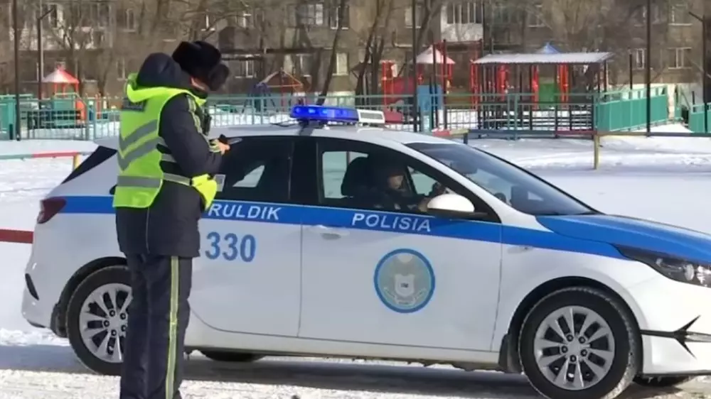 В школах Караганды экстренно выставили дополнительную охрану из-за угрозы вооружённого нападения