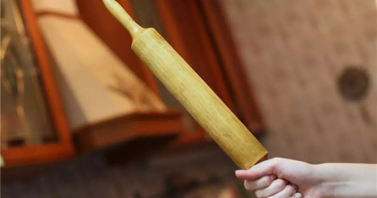  Атырауда ер адам қызғаныштан әйелін оқтаумен ұрып өлтірген 