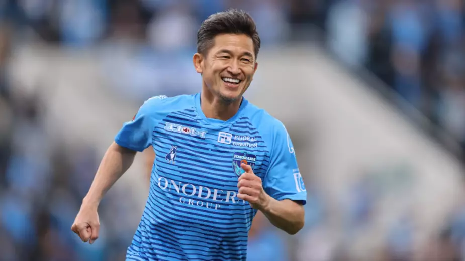 Самый старый футболист мира проведет 41-й сезон в карьере