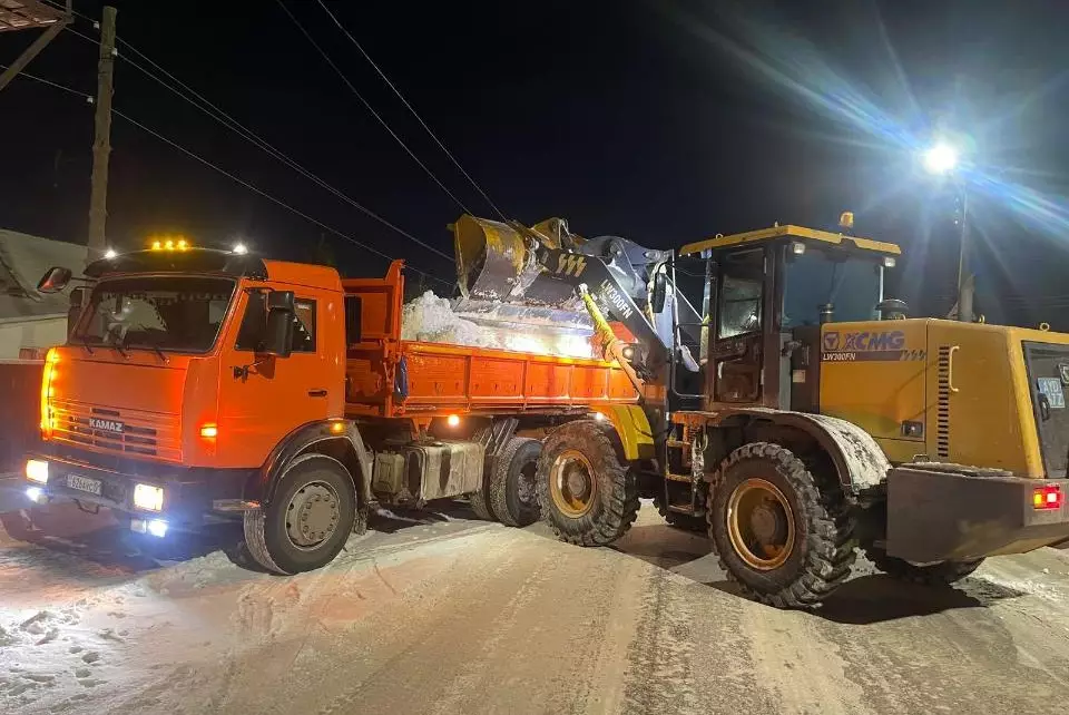 Более 1 200 единиц спецтехники убирают улицы Астаны ночью