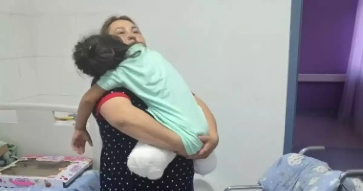  Астана әкімі автобус апатынан аяғынан айырылған 8 жасар Алуаға пәтер сыйлады 