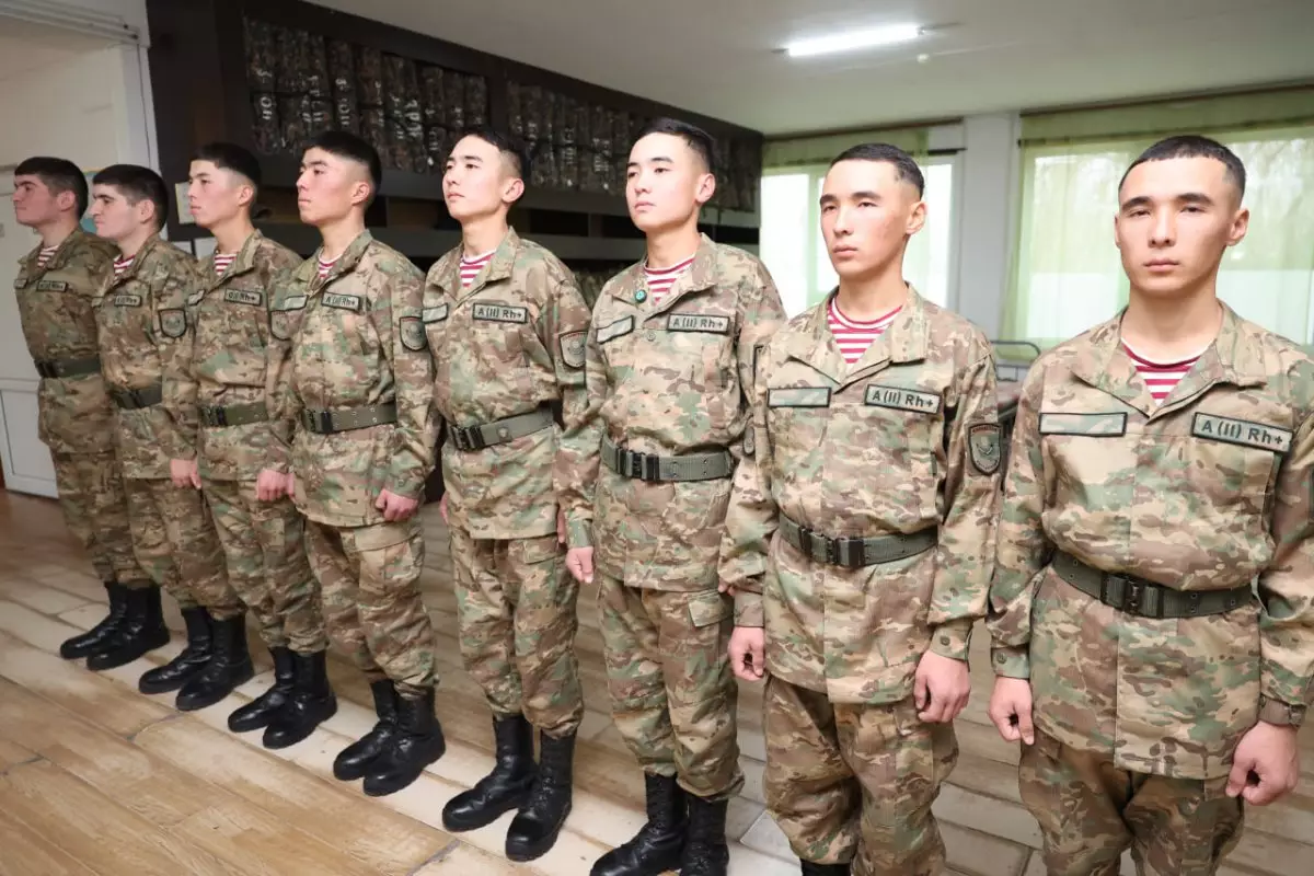 Четыре пары братьев-близнецов проходят срочную службу в Таразе (ВИДЕО)