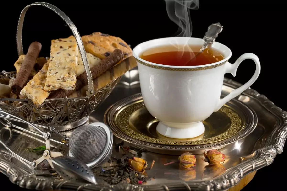 Утренний чай: зачем класть ложку в чашку, когда наливаешь кипяток