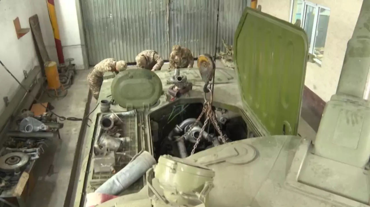 Сарбаздар жұмысшы мамандығын меңгереді