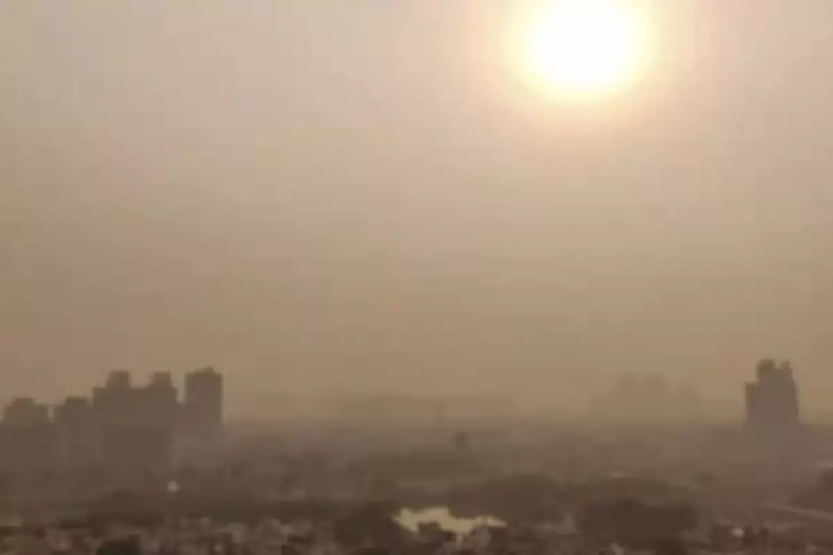 Кто портит воздух в Актау: экологи назвали предполагаемый источник вони