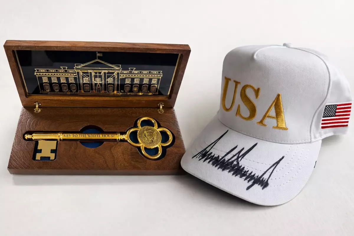 Ақ үйден Астанаға: Трамп Тоқаевқа сыйлық беріп жіберді