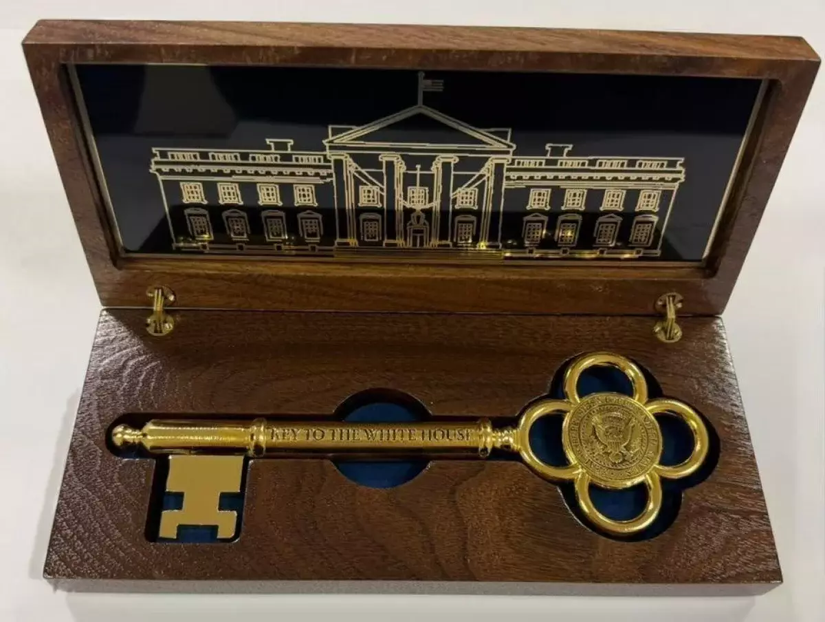 Знаки внимания из Белого дома: Трамп передал необычные подарки Касым-Жомарту Токаеву