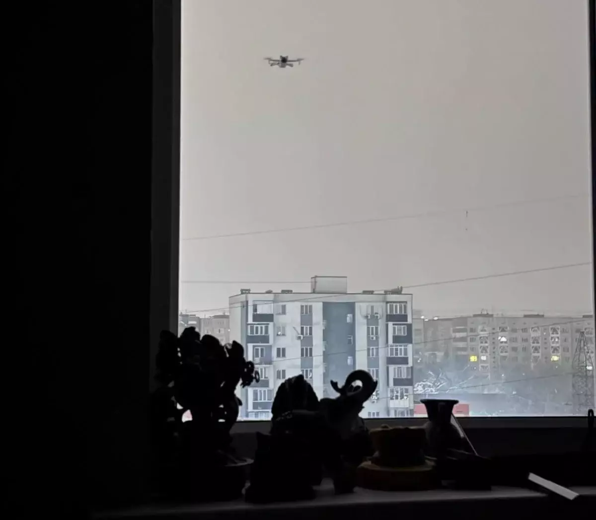 Жительница Алматы заявила о ночной слежке дроном с 9-го этажа