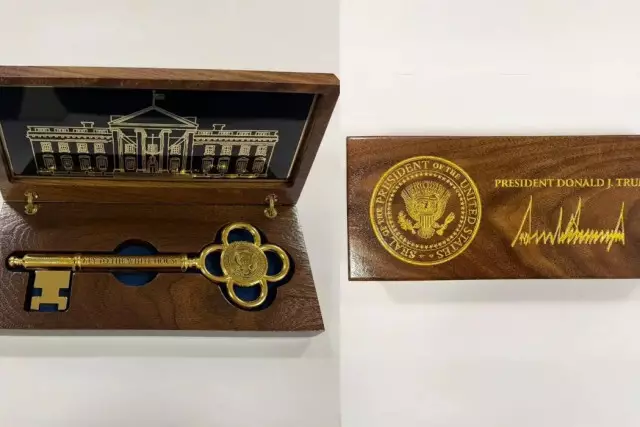 Трамп Тоқаевқа Ақ үйдің кілтін сыйға берді