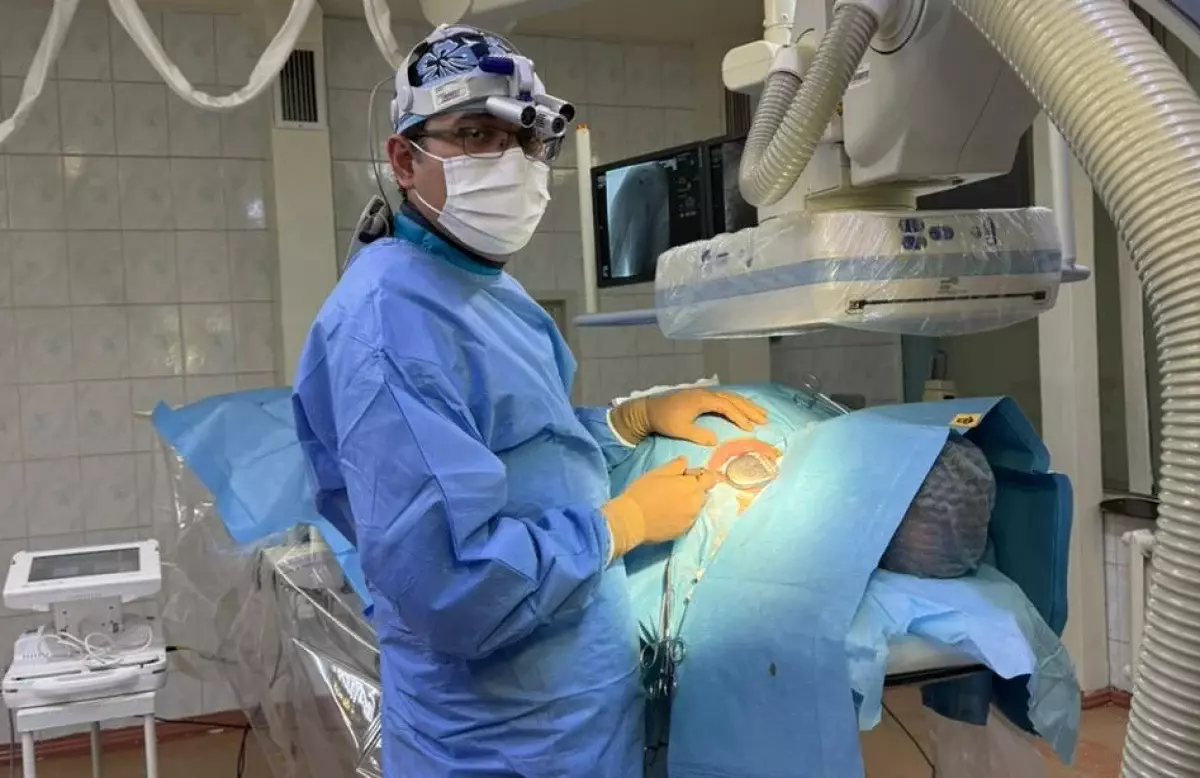 В ЦГКБ Алматы впервые выполнена операция по имплантации кардиовертера-дефибриллятора