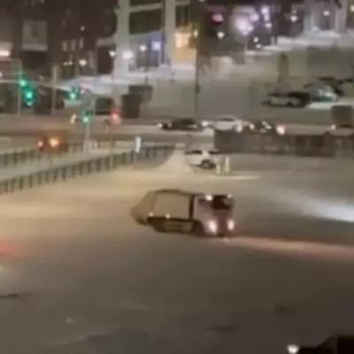 Водитель снегоуборочной машины устроил дрифт в Астане