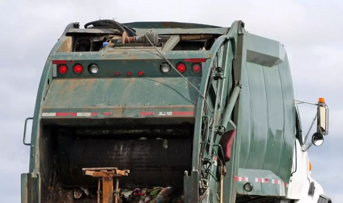 Мусоровоз устроил дрифт на улицах Астаны (ВИДЕО)